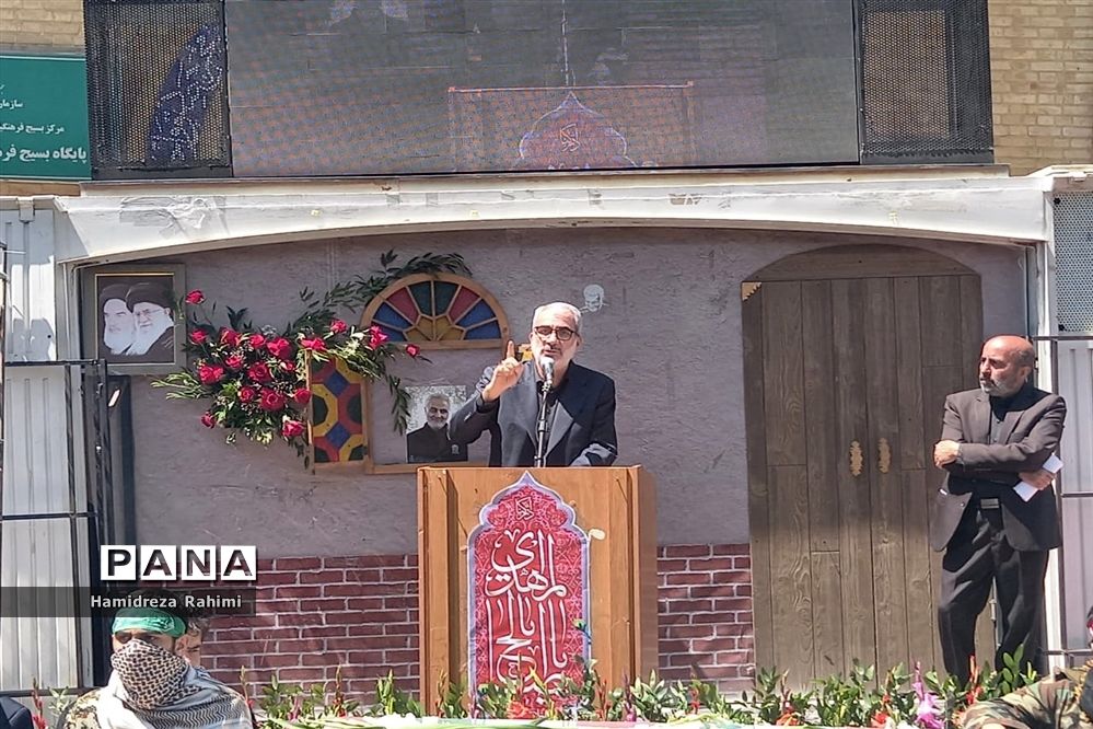 آیین تشیع و تدفین دو شهید دانش‌آموز گمنام دفاع مقدس