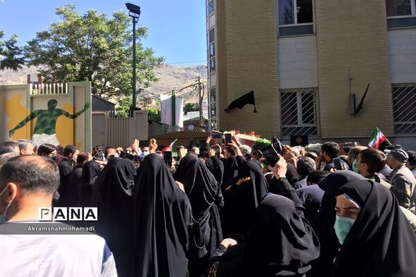 آیین تشییع و تدفین شهدای گمنام دانش‌آموزی در اردوگاه شهید باهنر