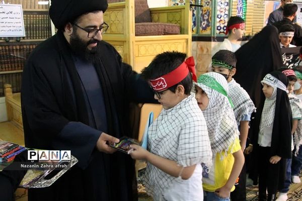 برگزاری سرود سلام فرمانده همزمان با برپایی نماز جمعه رودهن