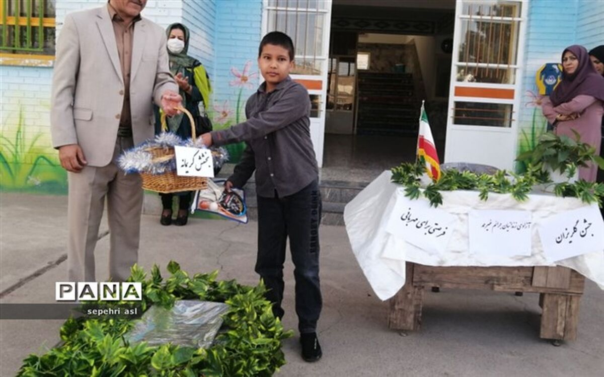 نواختن زنگ نسیم مهر جهت جمع‌آوری کمک برای آزادی زندانیان جرایم غیرعمد