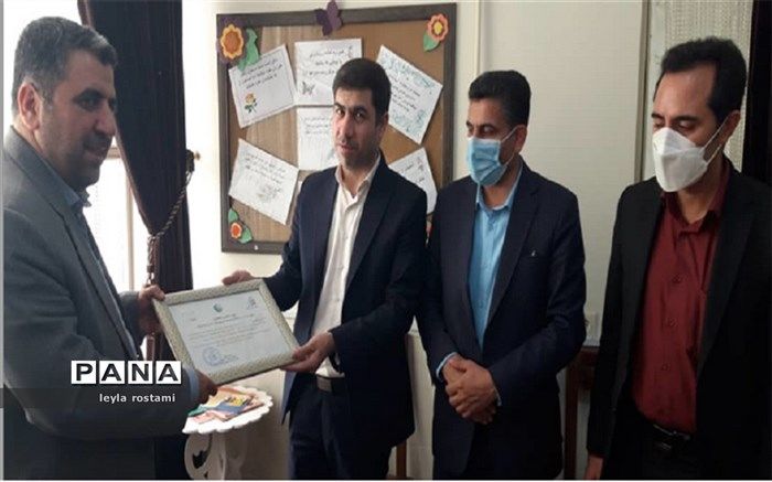 اعطا پروانه تاسیس مرکز مشاوره و خدمات روانشناختی به آموزش و پرورش ورامین