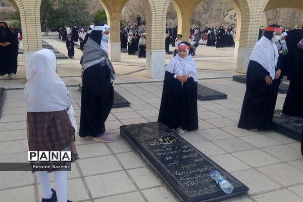 طنین نوای «سلام فرمانده» در گلزار شهدای داراب