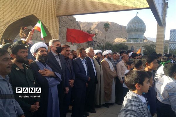 طنین نوای «سلام فرمانده» در گلزار شهدای داراب