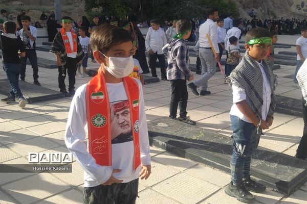 طنین نوای «سلام فرمانده» در گلزار شهدای داراب