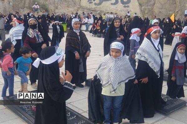 طنین نوای «سلام فرمانده» در گلزار شهدای داراب