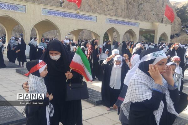 طنین نوای «سلام فرمانده» در گلزار شهدای داراب