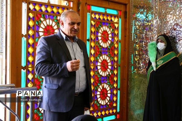 مراسم غبارروبی حرم مطهر حضرت شاهچراغ (ع) توسط دانش‌آموزان پیشتاز سازمان دانش‌آموزی