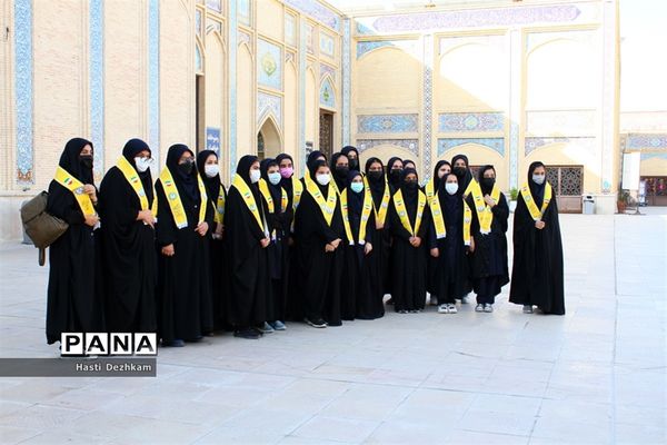 مراسم غبارروبی حرم مطهر حضرت شاهچراغ (ع) توسط دانش‌آموزان پیشتاز سازمان دانش‌آموزی