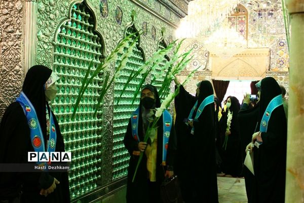 مراسم غبارروبی حرم مطهر حضرت شاهچراغ (ع) توسط دانش‌آموزان پیشتاز سازمان دانش‌آموزی