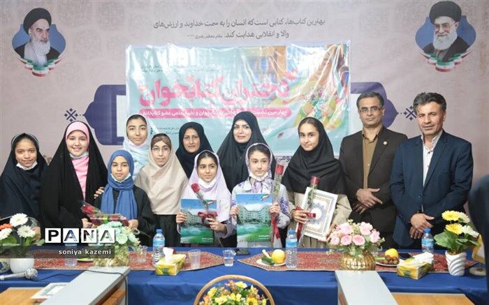 نشست مدیر کل کتابخانه های عمومی  مازندران با دختران کتابخوان