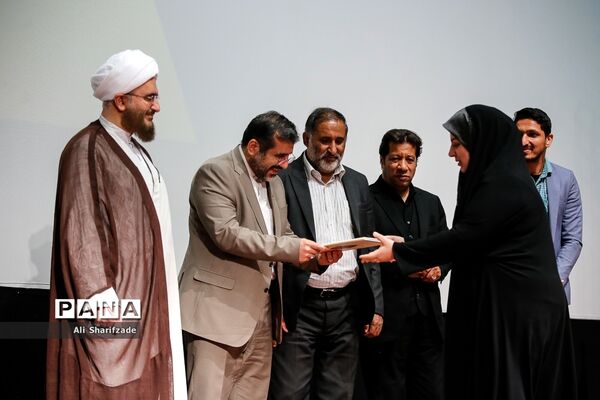 اختتامیه اولین جشنواره شکوه جمعه (عکس و شعر نمازجمعه)