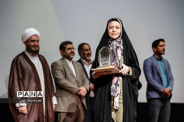 اختتامیه اولین جشنواره شکوه جمعه (عکس و شعر نمازجمعه)