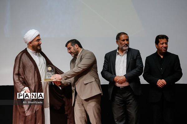 اختتامیه اولین جشنواره شکوه جمعه (عکس و شعر نمازجمعه)