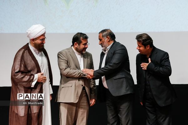 اختتامیه اولین جشنواره شکوه جمعه (عکس و شعر نمازجمعه)