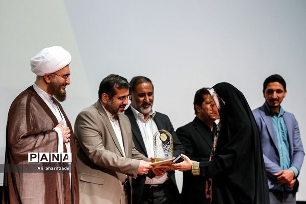 اختتامیه اولین جشنواره شکوه جمعه (عکس و شعر نمازجمعه)