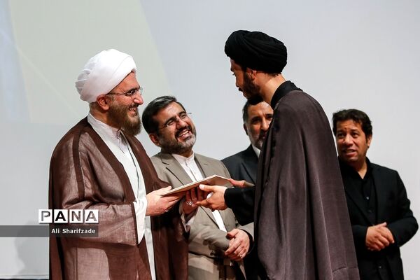اختتامیه اولین جشنواره شکوه جمعه (عکس و شعر نمازجمعه)