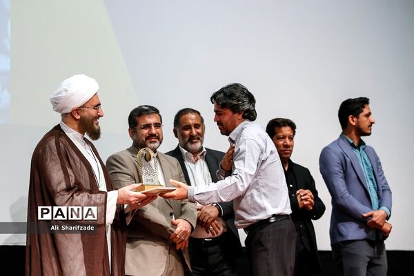 اختتامیه اولین جشنواره شکوه جمعه (عکس و شعر نمازجمعه)
