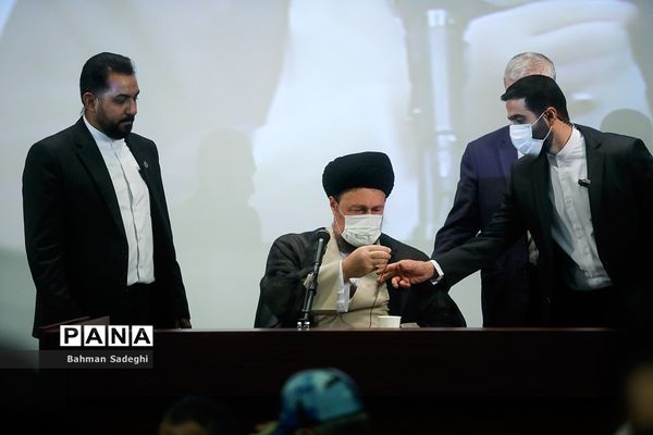 دیدار اعضای ستاد مرکزی سالگرد بزرگداشت حضرت امام خمینی (س) با حجت الاسلام  سید حسن خمینی