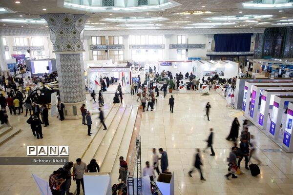 افتتاح نمایشگاه رویداد ملی عصر امید دانشگاه آزاد اسلامی