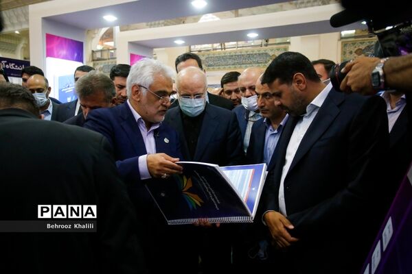 افتتاح نمایشگاه رویداد ملی عصر امید دانشگاه آزاد اسلامی