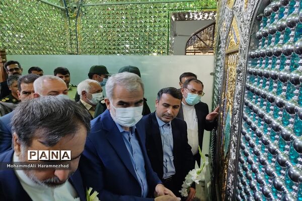 ادای احترام و آیین غبارروبی مزارشهدا در سفر استانی وزیر آموزش و‌ پرورش به خراسان شمالی