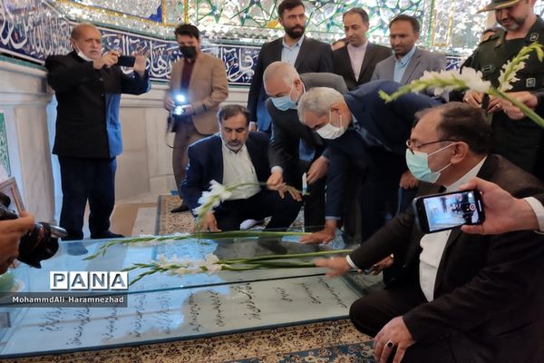 ادای احترام و آیین غبارروبی مزارشهدا در سفر استانی وزیر آموزش و‌ پرورش به خراسان شمالی