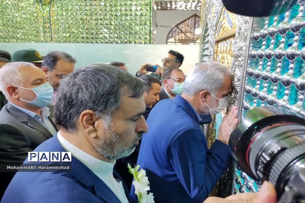 ادای احترام و آیین غبارروبی مزارشهدا در سفر استانی وزیر آموزش و‌ پرورش به خراسان شمالی