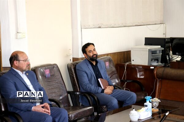 نشست هم‌اندیشی  مسئولین سازمان دانش‌آموزی قطب شهید کلاهدوز با مدیر سازمان دانش‌آموزی استان