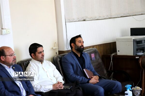 نشست هم‌اندیشی  مسئولین سازمان دانش‌آموزی قطب شهید کلاهدوز با مدیر سازمان دانش‌آموزی استان
