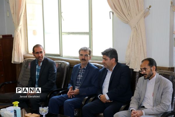نشست هم‌اندیشی  مسئولین سازمان دانش‌آموزی قطب شهید کلاهدوز با مدیر سازمان دانش‌آموزی استان