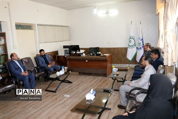 نشست هم‌اندیشی  مسئولین سازمان دانش‌آموزی قطب شهید کلاهدوز با مدیر سازمان دانش‌آموزی استان