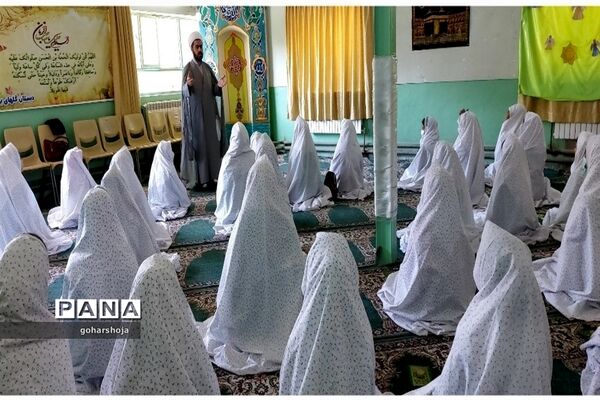 برگزاری جشن عبادت دانش‌آموزان پایه سوم شهرستان فیروزکوه