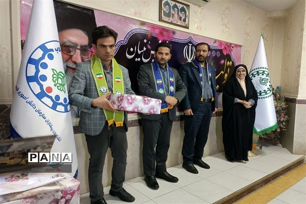 مراسم تجلیل از مربیان فعال پیشتاز سازمان دانش‌آموزی شهرستان قدس