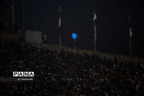 دیدار تیم‌های فوتبال استقلال و نفت مسجدسلیمان