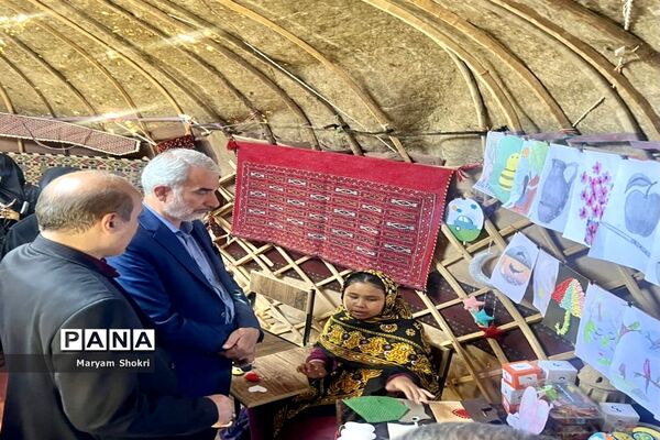 بازدید وزیر آموزش و پرورش و مدیرکل استان گلستان از صنایع دستی دانش‌آموزی