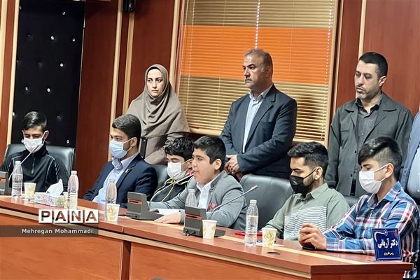 نشست صمیمی وزیر آموزش و پرورش با جمعی از دانش‌آموزان استان گلستان