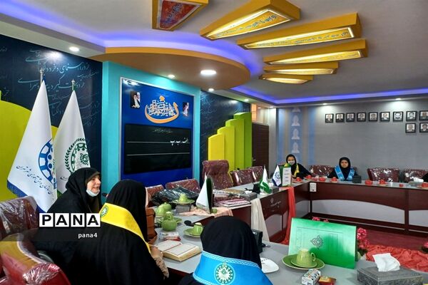 جلسه هم‌اندیشی اعضا مجلس دانش‌آموزی دختر به مناسبت تولد حضرت معصومه (س)