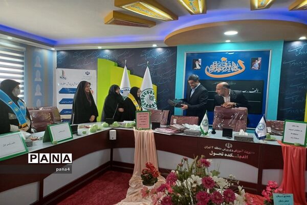 جلسه هم‌اندیشی اعضا مجلس دانش‌آموزی دختر به مناسبت تولد حضرت معصومه (س)