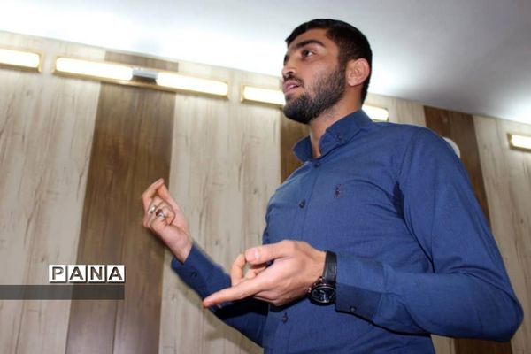 نشست مطالبه‌گری دانشجویان دانشگاه فرهنگیان کهگیلویه و بویراحمد با مدیرکل آموزش و پرورش