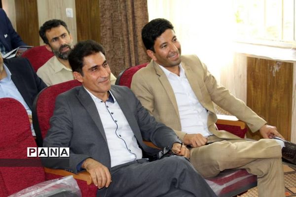 نشست مطالبه‌گری دانشجویان دانشگاه فرهنگیان کهگیلویه و بویراحمد با مدیرکل آموزش و پرورش