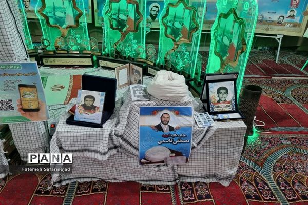 نمایشگاه «تعهد سرخ، از حجره تا سنگر» در قم-1