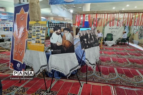 نمایشگاه «تعهد سرخ، از حجره تا سنگر» در قم-1