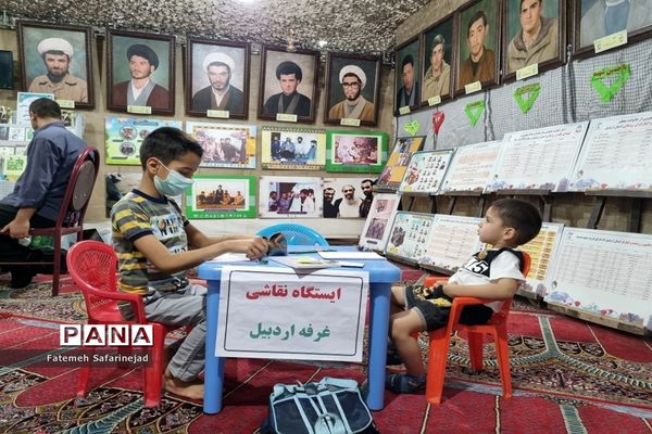 نمایشگاه «تعهد سرخ، از حجره تا سنگر» در قم-1