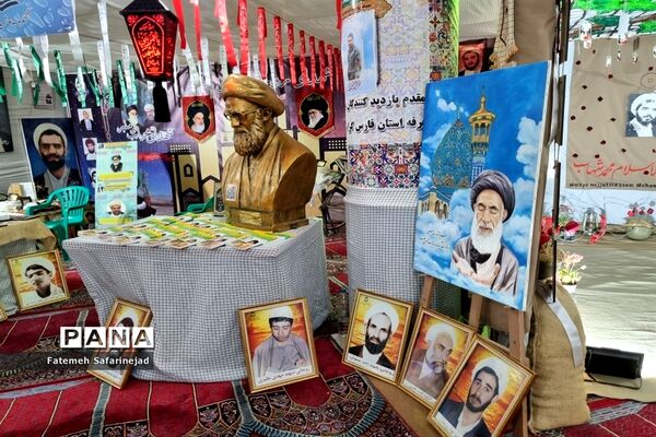 نمایشگاه «تعهد سرخ، از حجره تا سنگر» در قم-1