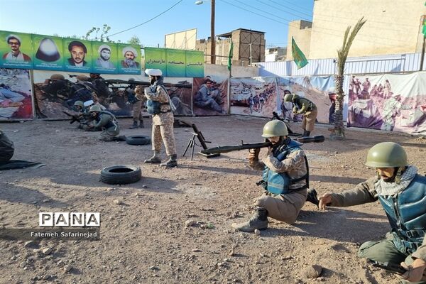 نمایشگاه «تعهد سرخ، از حجره تا سنگر» در قم-2