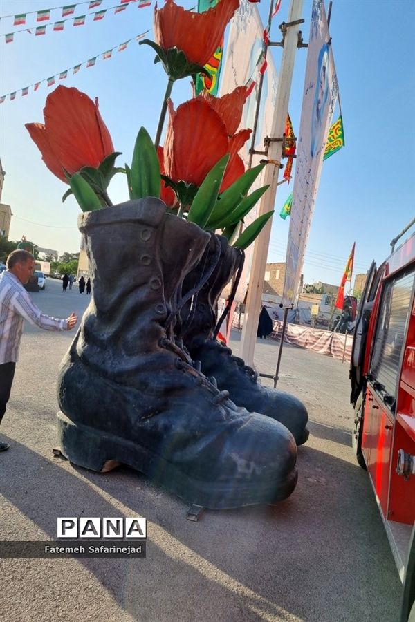 نمایشگاه «تعهد سرخ، از حجره تا سنگر» در قم-2