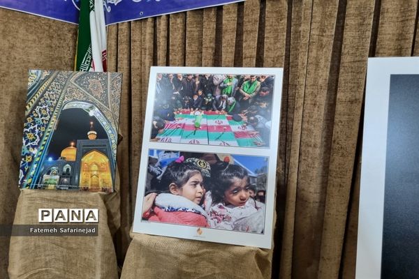 نمایشگاه «تعهد سرخ، از حجره تا سنگر» در قم-2