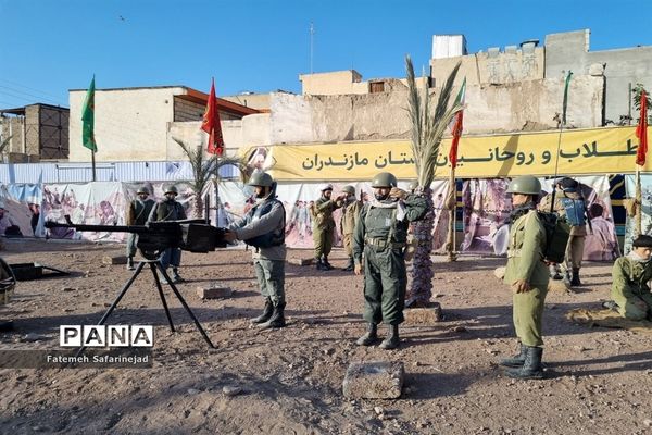 نمایشگاه «تعهد سرخ، از حجره تا سنگر» در قم-2