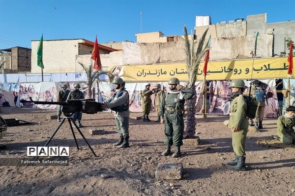 نمایشگاه «تعهد سرخ، از حجره تا سنگر» در قم-2