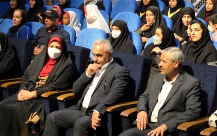 مدیران مدارس، عامل پیشرفت مدرسه و تعلیم و تربیت دانش‌آموزان هستند